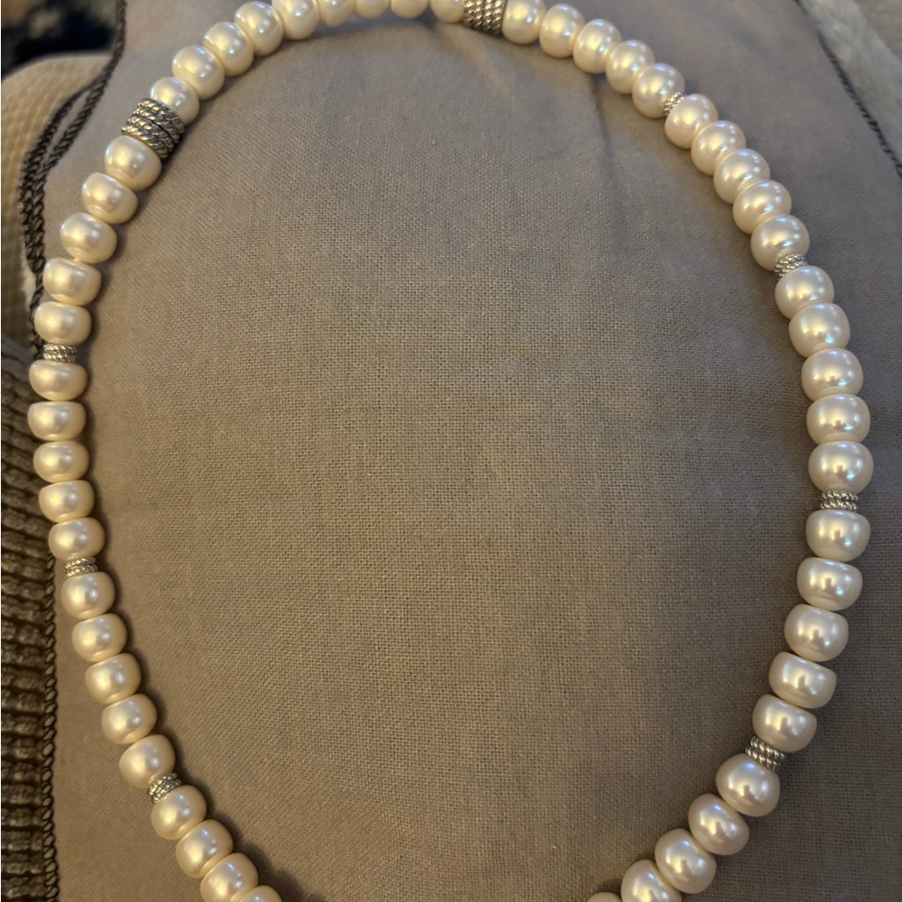 Cream and Silver Pearl Necklace with Elegant Design